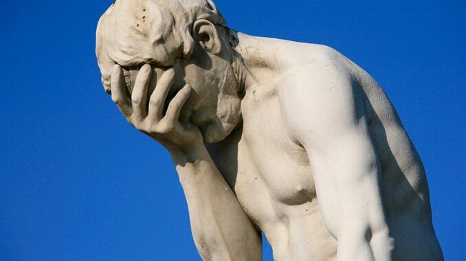 800px-Paris_Tuileries_Garden_Facepalm_statue